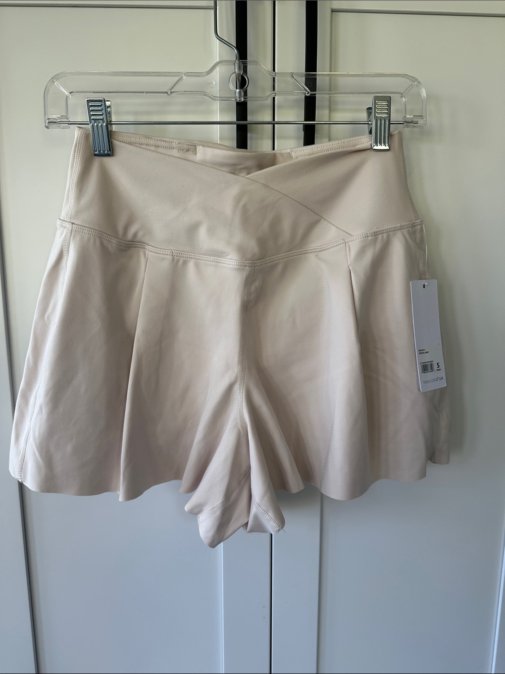 Yogalicious Cream High-Waist Pleated Skort